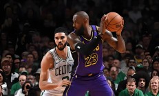 九游体育直播-凯尔特人队主场击败湖人，豪取连胜