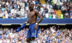 九游娱乐-F1新赛季揭幕战之夜，当米切尔诅咒笼罩赛道，对手的绝望从何处生长？