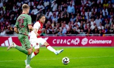 九游官网-阿贾克斯在荷甲联赛中蝉联冠军，表现出色