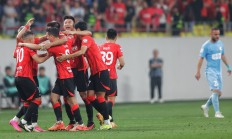 九游娱乐官方网站-包含里尔中场球员莫莱斯伤愈复出，球队迎来提振的词条