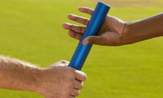 九游体育-铁壁与火雨，当库里用三分打穿最后一道防线