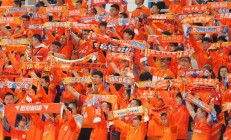九游官网-湖北武汉体育中心上演篮球狂欢，球迷热情高涨！