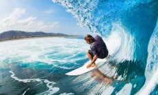 九游官网-当活塞引擎在F1赛道上轰鸣，霍勒迪如何用篮球智慧横扫快船式弯道