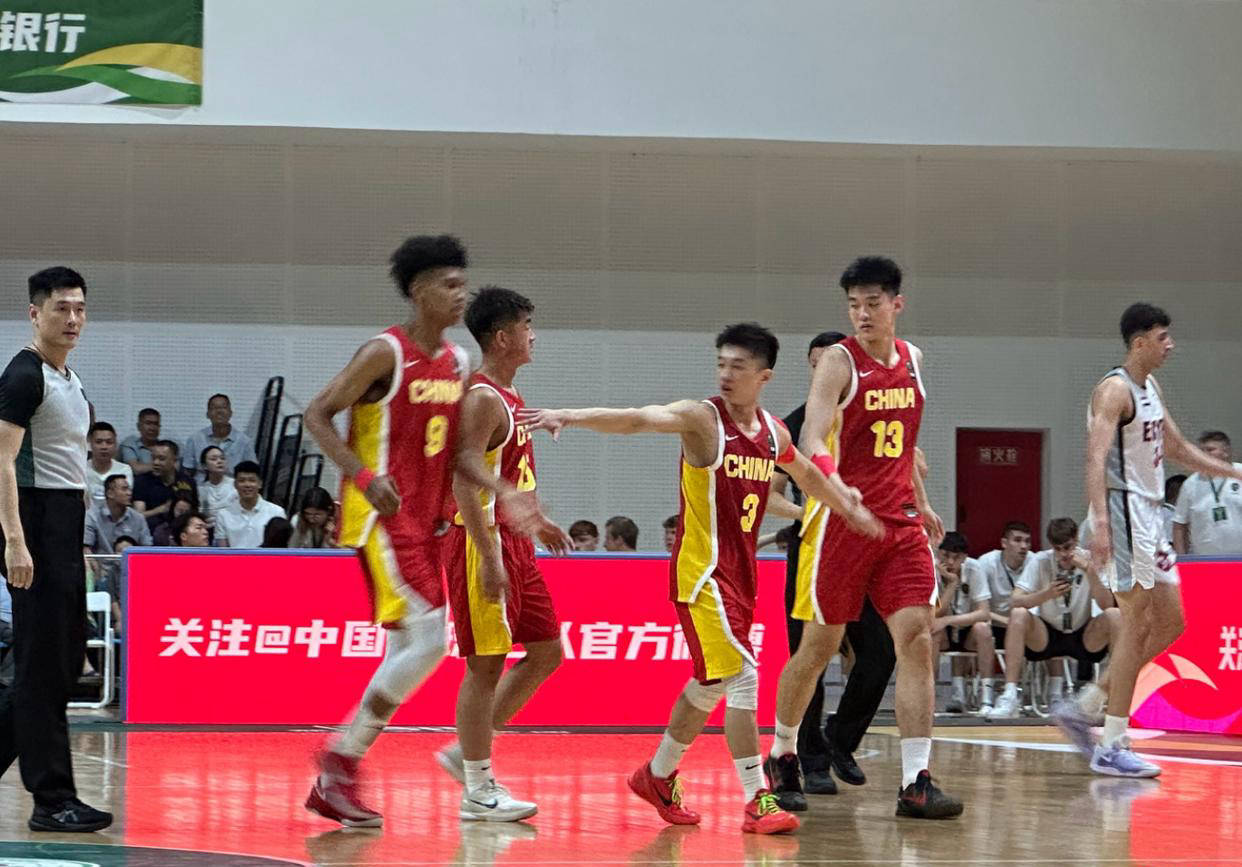 新晋生力军：杰出球员崭露头角，赢得掌声！