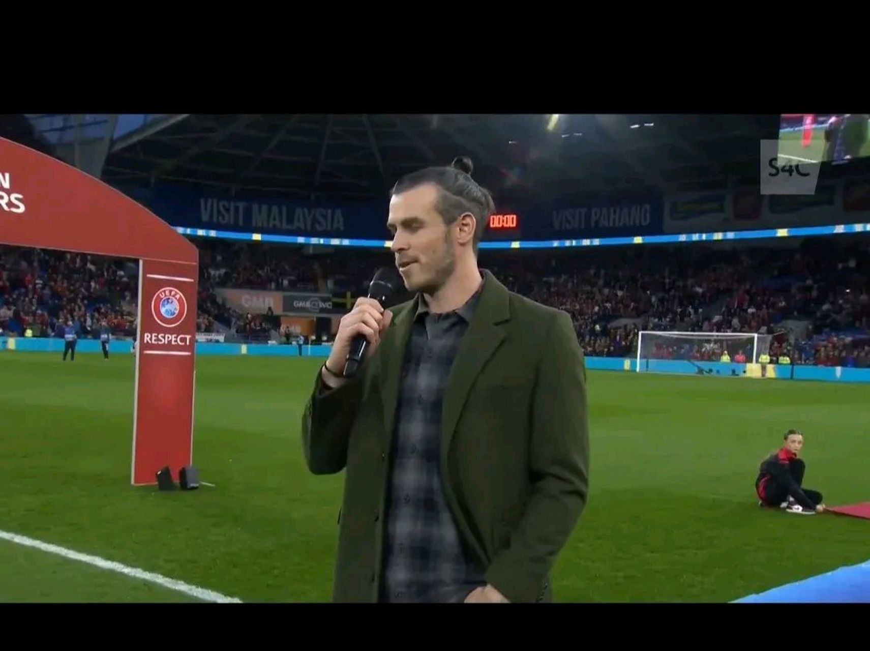 关于贝尔助威威尔士队主场获胜晋级的信息