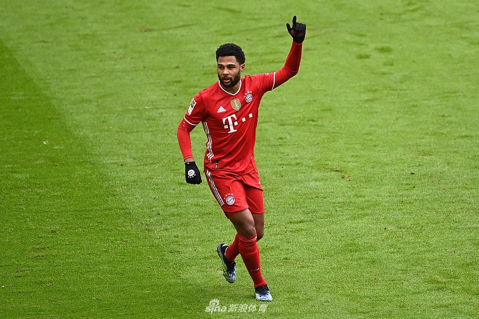 小球王霍夫特实现帽子戏法，德甲已塑英雄