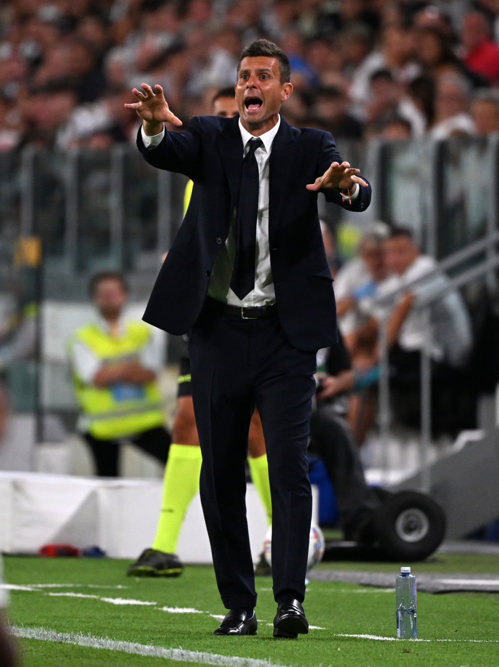 关于尤文图斯主教练神秘示意,球队面临战术调整的信息 关于尤文图斯主教练神秘示意,球队面临战术调整的信息