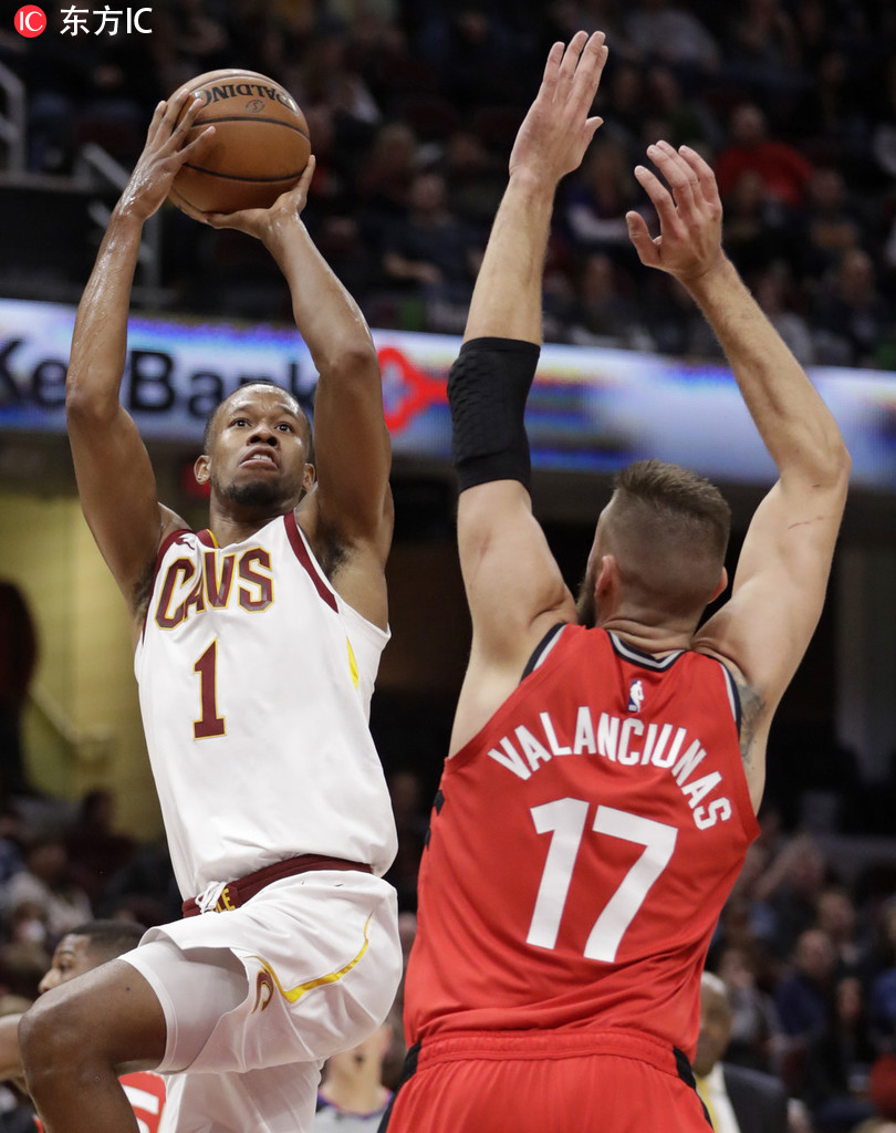 猛龙轻取骑士,西尔万-亚东克得分领跑 猛龙轻取骑士,西尔万-亚东克得分领跑