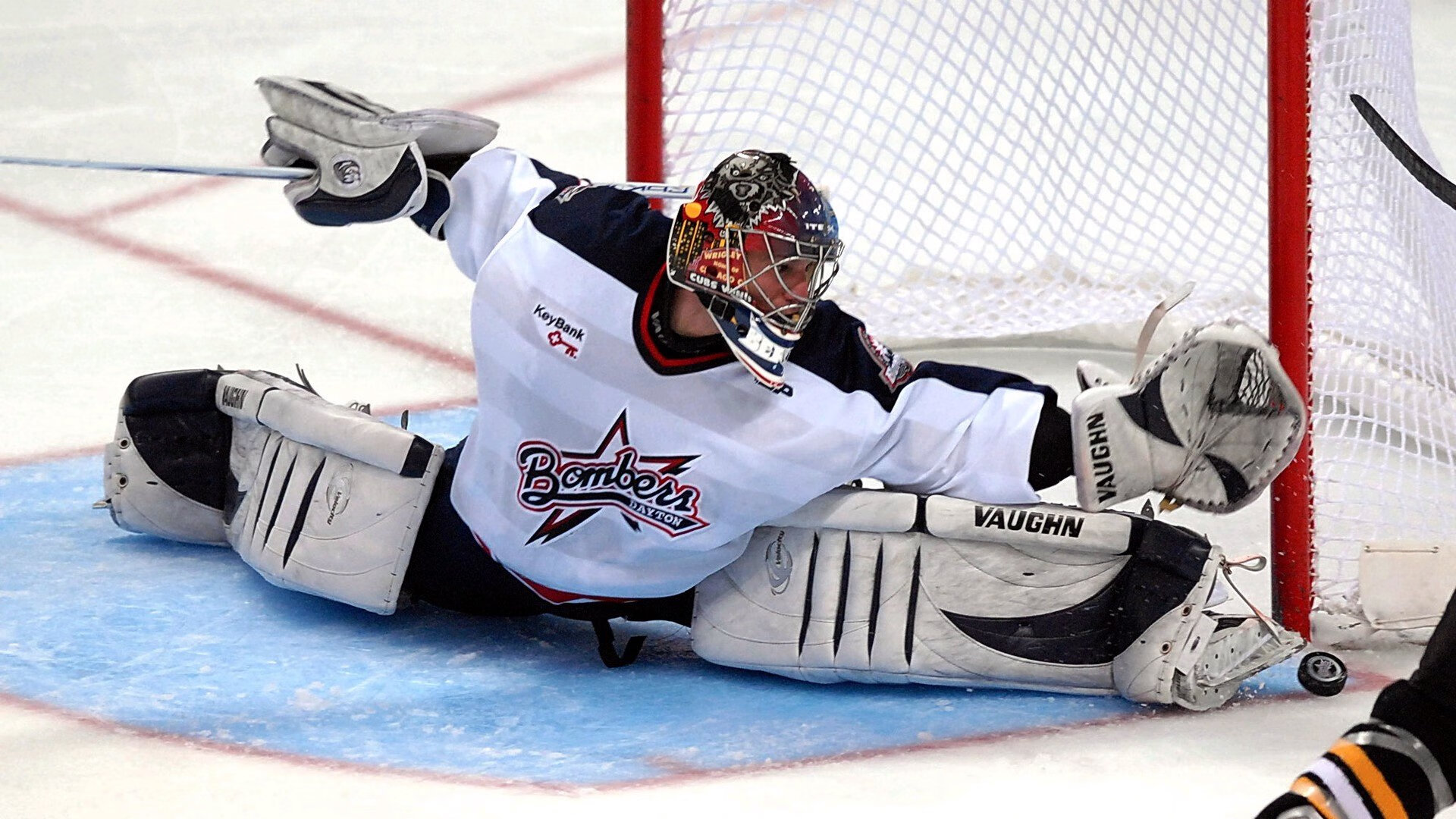 横扫风暴,马来西亚队主宰羽坛,李梓嘉刷新历史的一夜